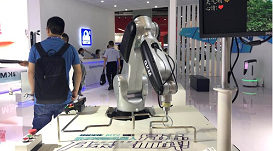 遨游奇幻机器人世界 roobo机器人亮相亚洲CES